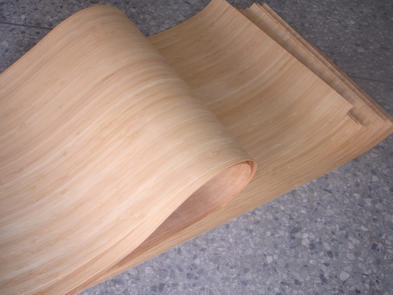 Flexible natürliche Bambus-Furnierplatten zum Vergleich mit dünnem Bambus-Sperrholz