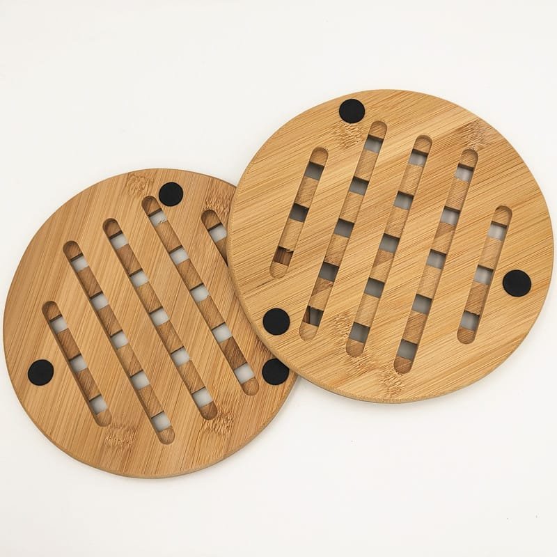 Bamboo placemats set with heat-resistant design