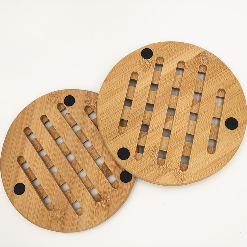 Bamboo placemats set with heat-resistant design