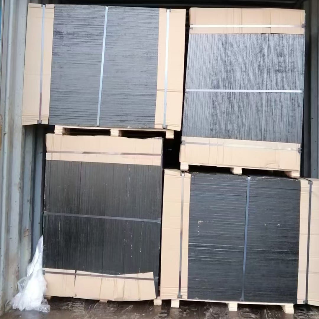 Loading film faced plywood bundles into shipping containers